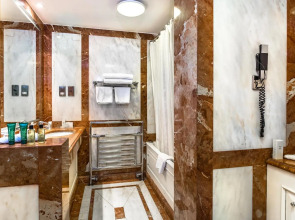 Best Western Plus Khan Hotel