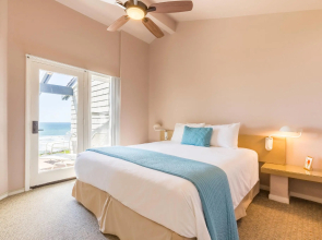 Wave Crest Resort