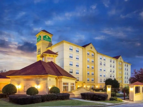 La Quinta Inn & Suites by Wyndham Atlanta Ballpark/Galleria