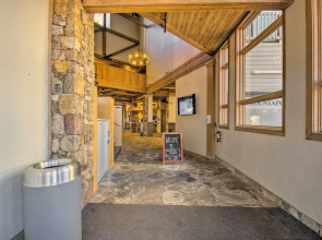 Snug Wintergreen Resort Studio: Ski In & Out!