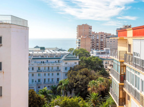 Beautiful 3 BD apartment next to the beach. Paseo de Reding II