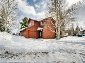 Home w/ Mtn Views in Frisco: Near 3 Ski Resorts!