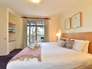 Villa Spa Executive 1br Pinot Resort Condo located within Cypress Lakes Resort (nothing is more central)