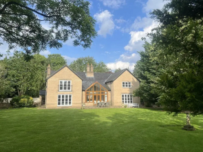 Norwich Luxury Getaway With 4 Bedrooms & Annex