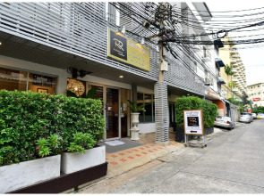 Ratchadamnoen Residence