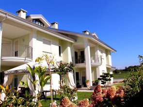 Eremes Rooms & Apartments