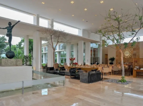 Family 2 BR Condo with Terrace within Golf course