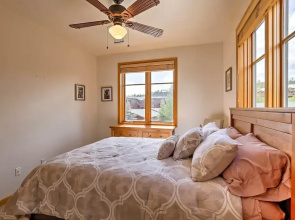 7 Mi to National Park: Grand Lake Condo w/ Deck!