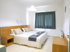 DebbieXenia Hotel Apartments
