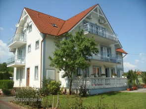 Hollik Apartmanhaz