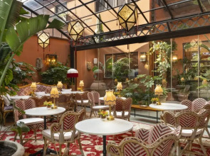 J And J Historic House Hotel