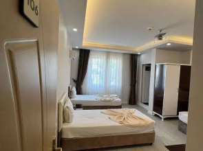 Grand Black Hotel