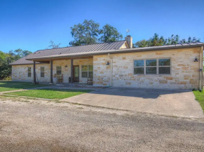 New Gorgeous Ranch With Private Swimming River, Waterfall, & Firepit