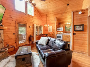 Nice View Fireplace, Hot Tub, Porch Bed, Private
