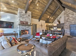 Custom Angel Fire Home: Views, Hot Tub & Fire Pit!