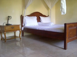 Romeo Beachfront Bungalow