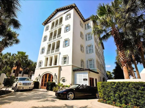 OLYMPIA CORAL SUITE 3 Bedroom Holiday Home by Five Star Properties