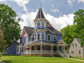 Historic Hutchinson House B&B