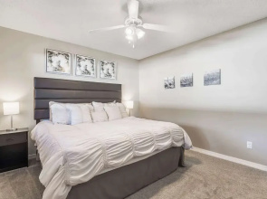 Poolside Oasis at the Pointe 2BR Condo Minutes From Table Rock Lake