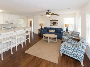 North End Paradise 3 Bedroom Home by Redawning