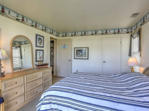 Charming Port Clinton Condo w/ Community Amenities