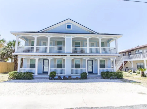 Avery's Ocean Breeze by Distinctive Beach Rentals