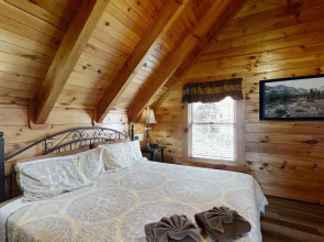 Pure Country - 3 Br cabin by RedAwning