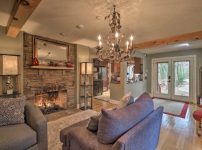 Cozy Conyers Cabin w/ Fireplace & Pool Table!