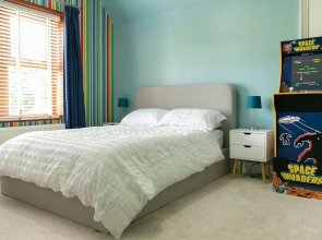 Remarkable 4-bed House Near Leeds Airport