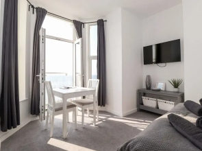5 Seaview @ Bridlington Bay