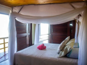 Impeccable 4-bedroom Beach House With a Great View