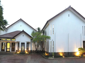 Jambuluwuk Heritage Menteng Suites
