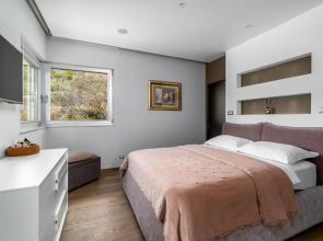 New! 5-star VILLA M Split with indoor Pool, Jacuzzi, Finnish sauna, near town Split