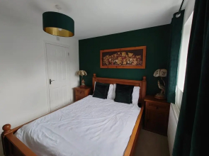 Lovely Rooms in a Quiet Place of Woking