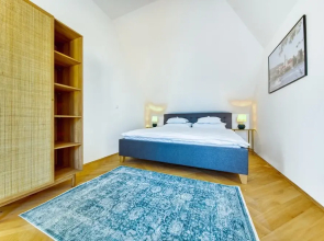 Deluxe Apartment With Balcony Parking and Elevator in the City Centre