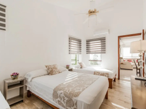 Playa Linda Apartments