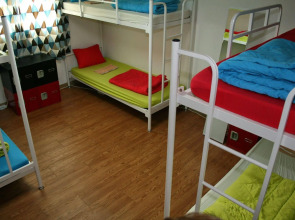 Zzzip Guest House - Hostel