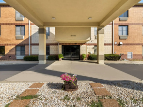 Comfort Inn & Suites near Tinley Park Amphitheater