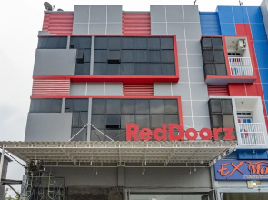 RedDoorz Plus near Millenium ICT Centre Medan 2
