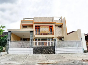 Avisha Guest House Syariah by OYO Rooms