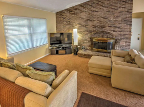 Private Plymouth Hideaway - 13 Miles to Ann Arbor!