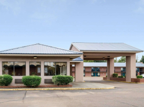 Motel 6 Greenwood, MS