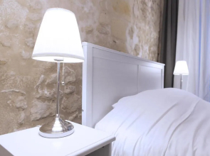 Ausone Beautiful loft apartment in historical center + terrace and parking