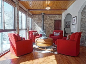 2095 Vermont Rd W Plus - 6 Br Home