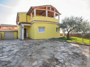 Awesome Home in Vodnjan With 4 Bedrooms, Outdoor Swimming Pool and Wifi