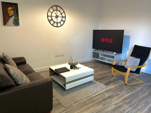 Ye Olde Windmill Apartment Free Parking