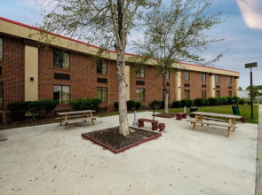 Red Roof Inn & Suites Jacksonville, NC