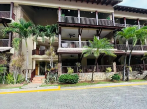 Lovely Beachfront 2 bedrooms condo with 2 pools
