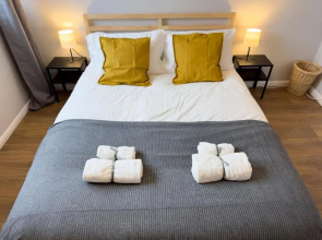Beautiful & Elegant 2BD Scandi Style Duplex