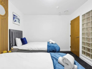 Bullring Lux Suite- Netflix-free Parking-sleeps 6